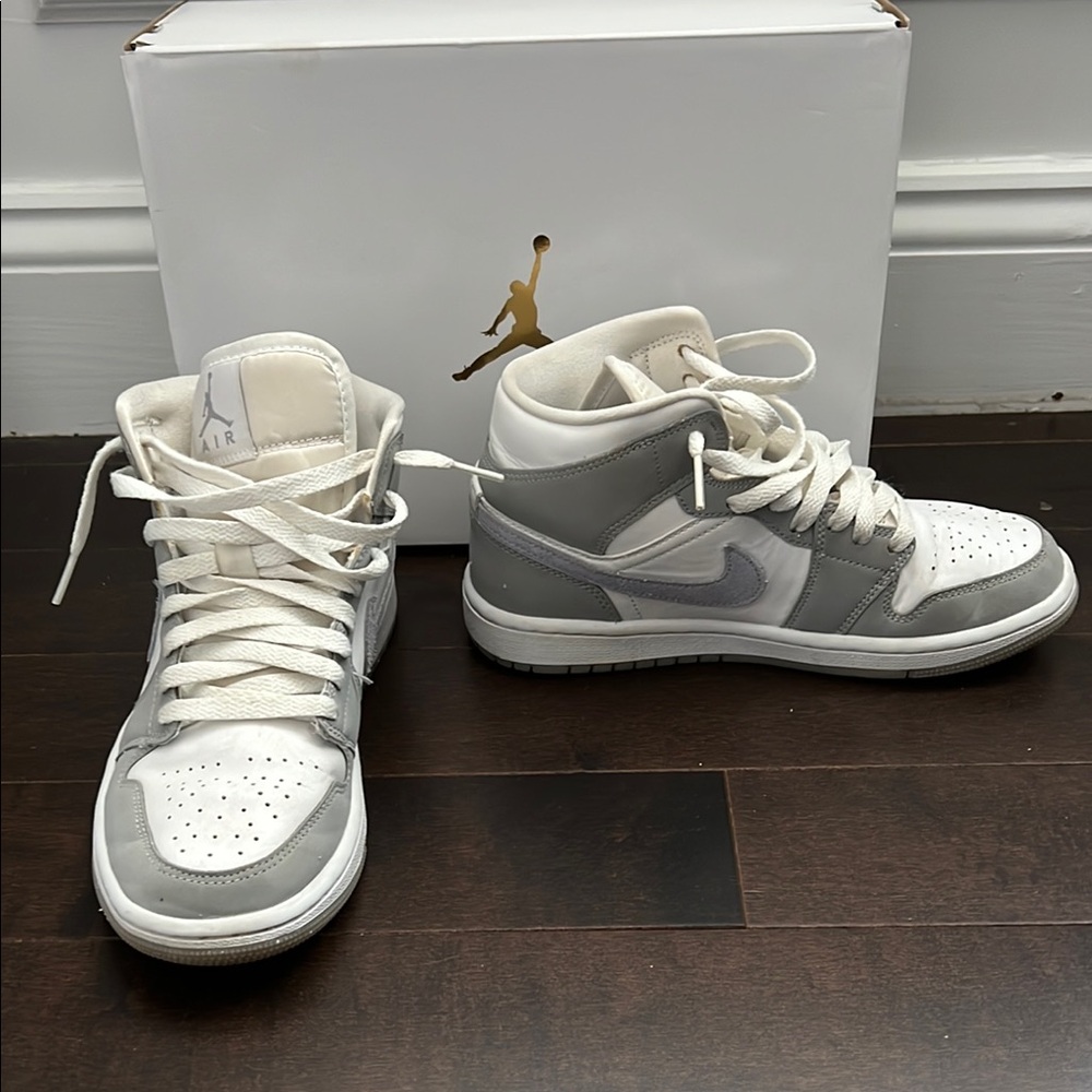 NIKE Air Jordan 1 Mid Wolf Grey Aluminum BQ6472-105 AUTHENTIC  women 6.5/youth 5
